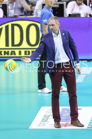  16.04.2016 KRAKOW <br />SIATKOWKA MEZCZYZN LIGA MISTRZOW FINAL FOUR 2016 CHAMPIONS LEAGUE <br />2016 CEV DenizBank Volleyball Men Champions League Final Four season 2015/2016<br />MECZ POLFINALOWY Semifinal match <br />MECZ ASSECO RESOVIA RZESZOW - ZENIT KAZAN <br />N/Z ANDRZEJ KOWAL - I TRENER ( HEAD COACH ) SYLWETKA <br /> 