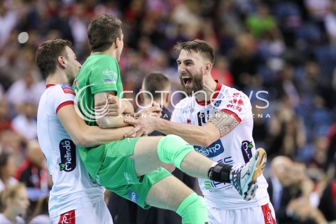 16.04.2016 KRAKOW <br />SIATKOWKA MEZCZYZN LIGA MISTRZOW FINAL FOUR 2016 CHAMPIONS LEAGUE <br />2016 CEV DenizBank Volleyball Men Champions League Final Four season 2015/2016<br />MECZ POLFINALOWY Semifinal match <br />MECZ TRENTINO DIATEC - CUCINE LUBE CIVITANOVA <br />N/Z SIMON VAN DE VOORDE MASSIMO COLACI RADOSC WYGRANA ZWYCIETWO EMOCJE<br /> 