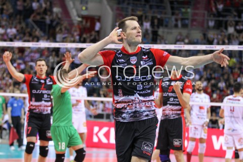  17.04.2016 KRAKOW <br />SIATKOWKA MEZCZYZN LIGA MISTRZOW FINAL FOUR 2016 CHAMPIONS LEAGUE <br />2016 CEV DenizBank Volleyball Men Champions League Final Four season 2015/2016<br />MECZ O 3. MIEJSCE Third place match <br />MECZ ASSECO RESOVIA RZESZOW - CUCINE LUBE CIVITANOVA <br />N/Z BARTOSZ KUREK RADOSC EMOCJE SYLWETKA ZACHECA KIBICOW DO DOPINGU<br /> 