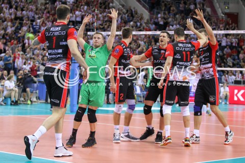  17.04.2016 KRAKOW <br />SIATKOWKA MEZCZYZN LIGA MISTRZOW FINAL FOUR 2016 CHAMPIONS LEAGUE <br />2016 CEV DenizBank Volleyball Men Champions League Final Four season 2015/2016<br />MECZ O 3. MIEJSCE Third place match <br />MECZ ASSECO RESOVIA RZESZOW - CUCINE LUBE CIVITANOVA <br />N/Z DAMIAN WOJTASZEK OLIEG ACHREM ( ALEH AKHREM ) RADOSC EMOCJE <br /> 