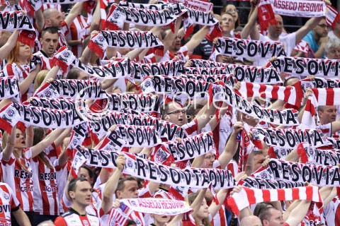  17.04.2016 KRAKOW <br />SIATKOWKA MEZCZYZN LIGA MISTRZOW FINAL FOUR 2016 CHAMPIONS LEAGUE <br />2016 CEV DenizBank Volleyball Men Champions League Final Four season 2015/2016<br />MECZ O 3. MIEJSCE Third place match <br />MECZ ASSECO RESOVIA RZESZOW - CUCINE LUBE CIVITANOVA <br />N/Z KIBICE DOPING OPRAWA SZALIK SZALIKI PASIAKI PASIAK <br /> 