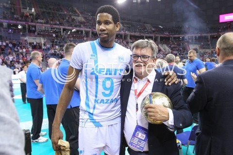  17.04.2016 KRAKOW <br />
SIATKOWKA MEZCZYZN LIGA MISTRZOW FINAL FOUR 2016 CHAMPIONS LEAGUE <br />
2016 CEV DenizBank Volleyball Men Champions League Final Four season 2015/2016<br />
CEREMONIA DEKORACJI DEKORACJA<br />
ZENIT KAZAN MISTRZEM EUROPY<br />
N/Z WILFREDO LEON VENERO ANDRZEJ GRZYB MANAGER RADOSC EMOCJE <br />
 