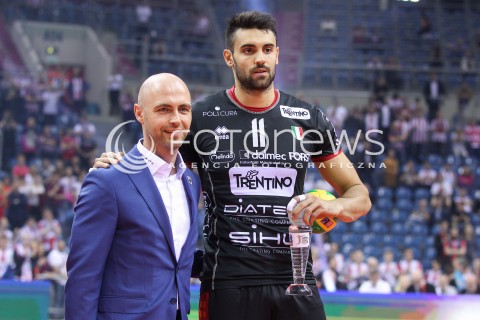  17.04.2016 KRAKOW <br />
SIATKOWKA MEZCZYZN LIGA MISTRZOW FINAL FOUR 2016 CHAMPIONS LEAGUE <br />
2016 CEV DenizBank Volleyball Men Champions League Final Four season 2015/2016<br />
CEREMONIA DEKORACJI DEKORACJA<br />
ZENIT KAZAN MISTRZEM EUROPY<br />
N/Z SEBASTIAN SOLE BARTOSZ GORSKI NAGRODA<br />
 