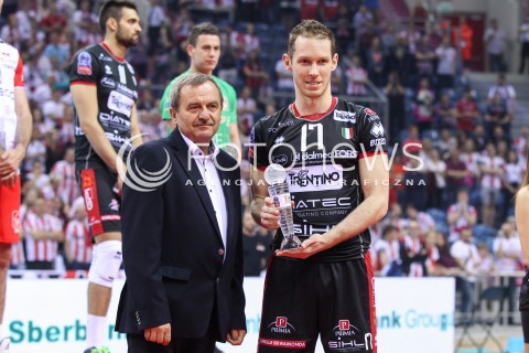  17.04.2016 KRAKOW <br />
SIATKOWKA MEZCZYZN LIGA MISTRZOW FINAL FOUR 2016 CHAMPIONS LEAGUE <br />
2016 CEV DenizBank Volleyball Men Champions League Final Four season 2015/2016<br />
CEREMONIA DEKORACJI DEKORACJA<br />
ZENIT KAZAN MISTRZEM EUROPY<br />
N/Z TINE URNAUT NAGRODA<br />
 