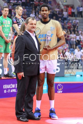  17.04.2016 KRAKOW <br />
SIATKOWKA MEZCZYZN LIGA MISTRZOW FINAL FOUR 2016 CHAMPIONS LEAGUE <br />
2016 CEV DenizBank Volleyball Men Champions League Final Four season 2015/2016<br />
CEREMONIA DEKORACJI DEKORACJA<br />
ZENIT KAZAN MISTRZEM EUROPY<br />
N/Z WILFREDO LEON VENERO JERZY CYPRYS NAGRODA<br />
 