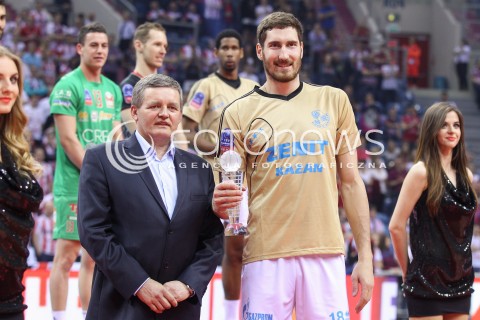  17.04.2016 KRAKOW <br />
SIATKOWKA MEZCZYZN LIGA MISTRZOW FINAL FOUR 2016 CHAMPIONS LEAGUE <br />
2016 CEV DenizBank Volleyball Men Champions League Final Four season 2015/2016<br />
CEREMONIA DEKORACJI DEKORACJA<br />
ZENIT KAZAN MISTRZEM EUROPY<br />
N/Z MAXIM MIKHAILOV STANISLAW SIENKO NAGRODA PUCHAR<br />
 