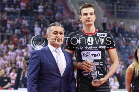  17.04.2016 KRAKOW <br />
SIATKOWKA MEZCZYZN LIGA MISTRZOW FINAL FOUR 2016 CHAMPIONS LEAGUE <br />
2016 CEV DenizBank Volleyball Men Champions League Final Four season 2015/2016<br />
CEREMONIA DEKORACJI DEKORACJA<br />
ZENIT KAZAN MISTRZEM EUROPY<br />
N/Z SIMONE GIANNELLI <br />
 