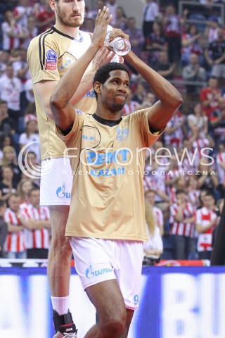  17.04.2016 KRAKOW <br />
SIATKOWKA MEZCZYZN LIGA MISTRZOW FINAL FOUR 2016 CHAMPIONS LEAGUE <br />
2016 CEV DenizBank Volleyball Men Champions League Final Four season 2015/2016<br />
CEREMONIA DEKORACJI DEKORACJA<br />
ZENIT KAZAN MISTRZEM EUROPY<br />
N/Z WILFREDO LEON VENERO NAGRODA DLA NAJLEPSZEGO ZAWODNIKA TURNIEJU FINAL FOUR RADOSC EMOCJE SYLWETKA <br />
 