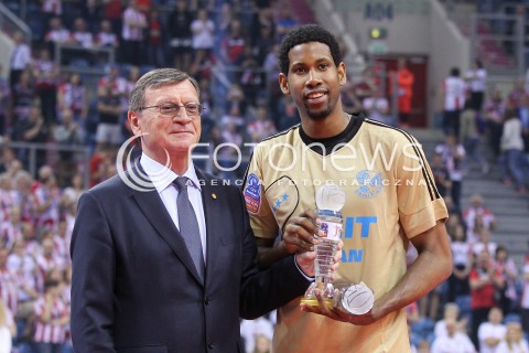  17.04.2016 KRAKOW <br />
SIATKOWKA MEZCZYZN LIGA MISTRZOW FINAL FOUR 2016 CHAMPIONS LEAGUE <br />
2016 CEV DenizBank Volleyball Men Champions League Final Four season 2015/2016<br />
CEREMONIA DEKORACJI DEKORACJA<br />
ZENIT KAZAN MISTRZEM EUROPY<br />
N/Z WILFREDO LEON VENERO ALEKSANDAR BORICIC NAGRODA DLA NAJLEPSZEGO ZAWODNIKA TURNIEJU FINAL FOUR<br />
 