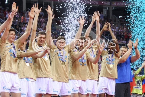  17.04.2016 KRAKOW <br />
SIATKOWKA MEZCZYZN LIGA MISTRZOW FINAL FOUR 2016 CHAMPIONS LEAGUE <br />
2016 CEV DenizBank Volleyball Men Champions League Final Four season 2015/2016<br />
CEREMONIA DEKORACJI DEKORACJA<br />
ZENIT KAZAN MISTRZEM EUROPY<br />
N/Z WILFREDO LEON VENERO ALEXANDER GUTSALYUK MAXIM MIKHAILOV VLADIMIR ALEKNO - I TRENER ( HEAD COACH ) ZWYCIESTWO WYGRANA RADOSC EMOCJE <br />
 