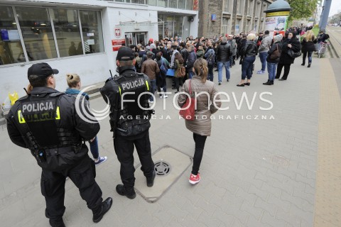  19.04.2016 WARSZAWA <br />CHAOS W URZEDZIE WOJEWODZKIM WYDZIAL SPRAW CUDZOZIEMCOW<br />N/Z PETENCI<br /> 