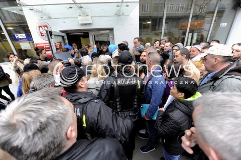  19.04.2016 WARSZAWA <br />CHAOS W URZEDZIE WOJEWODZKIM WYDZIAL SPRAW CUDZOZIEMCOW<br />N/Z PETENCI<br /> 