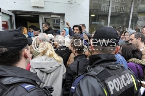  19.04.2016 WARSZAWA <br />CHAOS W URZEDZIE WOJEWODZKIM WYDZIAL SPRAW CUDZOZIEMCOW<br />N/Z PETENCI<br /> 