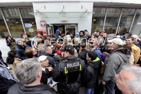  19.04.2016 WARSZAWA <br />CHAOS W URZEDZIE WOJEWODZKIM WYDZIAL SPRAW CUDZOZIEMCOW<br />N/Z PETENCI<br /> 