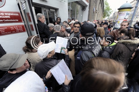  19.04.2016 WARSZAWA <br />CHAOS W URZEDZIE WOJEWODZKIM WYDZIAL SPRAW CUDZOZIEMCOW<br />N/Z PETENCI<br /> 