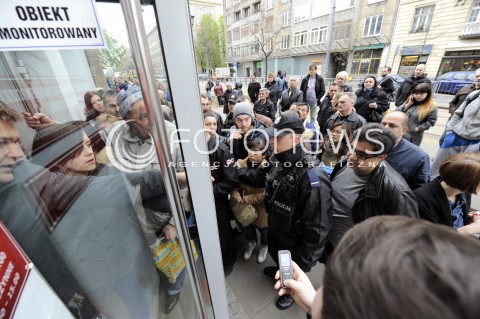  19.04.2016 WARSZAWA <br />CHAOS W URZEDZIE WOJEWODZKIM WYDZIAL SPRAW CUDZOZIEMCOW<br />N/Z PETENCI<br /> 