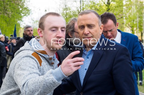  20.04.2016 WARSZAWA<br /> KONFERENCJA LIDEROW OPOZYCJI W SPRAWIE MARSZU 7 MAJA<br /> N/Z GRZEGORZ SCHETYNA SELFIE<br />  