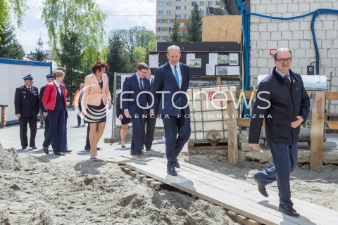  21.04.2016 RZESZOW<br />WIZYTA MINISTRA ZDROWIA W RZESZOWIE<br />WIZYTA W NOWO BUDOWANYM OBIEKCIE CENTRUM POWIADAMIANIA RATUNKOWEGO <br />N/Z KONSTANTY RADZIWILL - MINISTER ZDROWIA<br /> 
