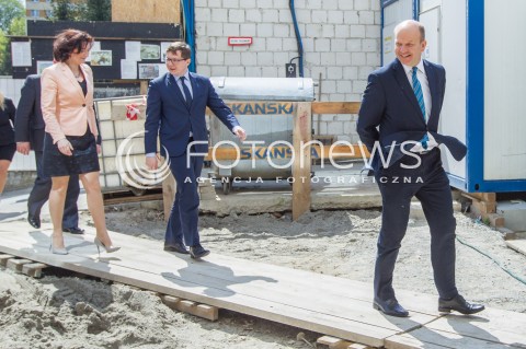  21.04.2016 RZESZOW<br />WIZYTA MINISTRA ZDROWIA W RZESZOWIE<br />WIZYTA W NOWO BUDOWANYM OBIEKCIE CENTRUM POWIADAMIANIA RATUNKOWEGO <br />N/Z KONSTANTY RADZIWILL - MINISTER ZDROWIA<br /> 