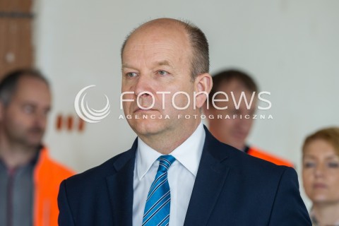  21.04.2016 RZESZOW<br />WIZYTA MINISTRA ZDROWIA W RZESZOWIE<br />WIZYTA W NOWO BUDOWANYM OBIEKCIE CENTRUM POWIADAMIANIA RATUNKOWEGO <br />N/Z KONSTANTY RADZIWILL - MINISTER ZDROWIA<br /> 