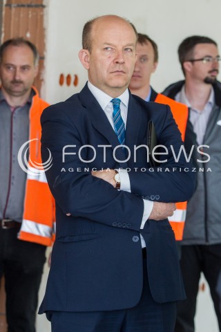  21.04.2016 RZESZOW<br />WIZYTA MINISTRA ZDROWIA W RZESZOWIE<br />WIZYTA W NOWO BUDOWANYM OBIEKCIE CENTRUM POWIADAMIANIA RATUNKOWEGO <br />N/Z KONSTANTY RADZIWILL - MINISTER ZDROWIA<br /> 