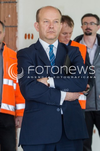  21.04.2016 RZESZOW<br />WIZYTA MINISTRA ZDROWIA W RZESZOWIE<br />WIZYTA W NOWO BUDOWANYM OBIEKCIE CENTRUM POWIADAMIANIA RATUNKOWEGO <br />N/Z KONSTANTY RADZIWILL - MINISTER ZDROWIA<br /> 