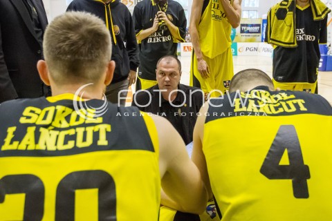  23.04.2016 RZESZOW <br />
KOSZYKOWKA 1 LIGA MEZCZYZN<br />
MECZ MAX ELEKTRO SOKOL LANCUT - LEGIA WARSZAWA <br />
N/Z DARIUSZ KASZOWSKI - I TRENER ( HEAD COACH ) <br />
 