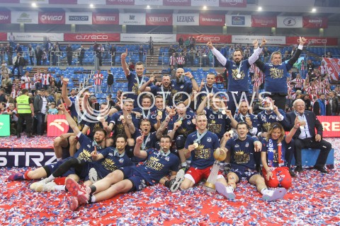  26.04.2016 RZESZOW<br />SIATKOWKA PLUSLIGA 2015/2016 MEN VOLLEYBALL POLAND POLISH PLUS LIGA LEAGUE SEASON 2015/2016 FINAL MATCH - MECZ NR 3<br />MECZ ASSECO RESOVIA RZESZOW - ZAKSA KEDZIERZYN KOZLE<br />ZAKSA KEDZIERZYN KOZLE MISTRZEM POLSKI<br />N/Z ZDJECIE GRUPOWE GRUPOWKA GROUP PHOTO RADOSC EMOCJE<br /> 