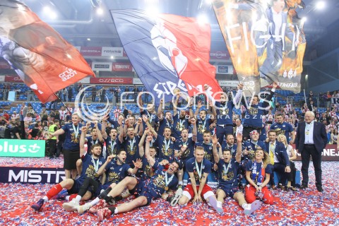  26.04.2016 RZESZOW<br />SIATKOWKA PLUSLIGA 2015/2016 MEN VOLLEYBALL POLAND POLISH PLUS LIGA LEAGUE SEASON 2015/2016 FINAL MATCH - MECZ NR 3<br />MECZ ASSECO RESOVIA RZESZOW - ZAKSA KEDZIERZYN KOZLE<br />ZAKSA KEDZIERZYN KOZLE MISTRZEM POLSKI<br />N/Z ZDJECIE GRUPOWE GRUPOWKA GROUP PHOTO RADOSC EMOCJE<br /> 