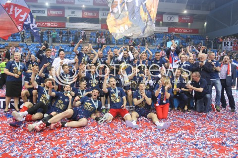  26.04.2016 RZESZOW<br />SIATKOWKA PLUSLIGA 2015/2016 MEN VOLLEYBALL POLAND POLISH PLUS LIGA LEAGUE SEASON 2015/2016 FINAL MATCH - MECZ NR 3<br />MECZ ASSECO RESOVIA RZESZOW - ZAKSA KEDZIERZYN KOZLE<br />ZAKSA KEDZIERZYN KOZLE MISTRZEM POLSKI<br />N/Z ZDJECIE GRUPOWE GRUPOWKA GROUP PHOTO RADOSC EMOCJE<br /> 