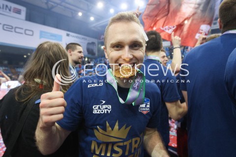  26.04.2016 RZESZOW<br />SIATKOWKA PLUSLIGA 2015/2016 MEN VOLLEYBALL POLAND POLISH PLUS LIGA LEAGUE SEASON 2015/2016 FINAL MATCH - MECZ NR 3<br />MECZ ASSECO RESOVIA RZESZOW - ZAKSA KEDZIERZYN KOZLE<br />ZAKSA KEDZIERZYN KOZLE MISTRZEM POLSKI<br />N/Z KEVIN TILLIE RADOSC EMOCJE PUCHAR MEDAL RADOSC EMOCJE <br /> 