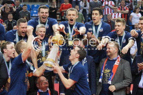  26.04.2016 RZESZOW<br />SIATKOWKA PLUSLIGA 2015/2016 MEN VOLLEYBALL POLAND POLISH PLUS LIGA LEAGUE SEASON 2015/2016 FINAL MATCH - MECZ NR 3<br />MECZ ASSECO RESOVIA RZESZOW - ZAKSA KEDZIERZYN KOZLE<br />ZAKSA KEDZIERZYN KOZLE MISTRZEM POLSKI<br />N/Z LUKASZ WISNIEWSKI KRZYSZTOF REJNO SAM DEROO SABINA NOWOSIELSKA RADOSC EMOCJE PUCHAR<br /> 