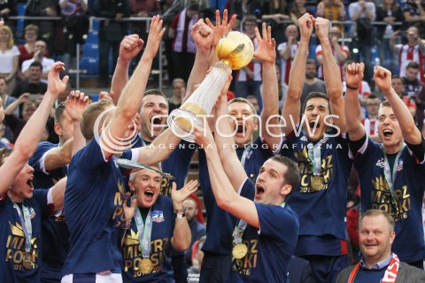  26.04.2016 RZESZOW<br />SIATKOWKA PLUSLIGA 2015/2016 MEN VOLLEYBALL POLAND POLISH PLUS LIGA LEAGUE SEASON 2015/2016 FINAL MATCH - MECZ NR 3<br />MECZ ASSECO RESOVIA RZESZOW - ZAKSA KEDZIERZYN KOZLE<br />ZAKSA KEDZIERZYN KOZLE MISTRZEM POLSKI<br />N/Z LUKASZ WISNIEWSKI BENJAMIN TONIUTTI RADOSC EMOCJE <br /> 
