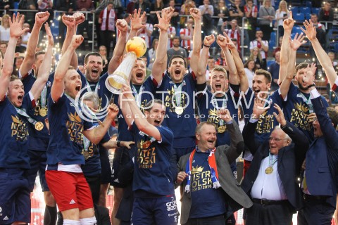  26.04.2016 RZESZOW<br />SIATKOWKA PLUSLIGA 2015/2016 MEN VOLLEYBALL POLAND POLISH PLUS LIGA LEAGUE SEASON 2015/2016 FINAL MATCH - MECZ NR 3<br />MECZ ASSECO RESOVIA RZESZOW - ZAKSA KEDZIERZYN KOZLE<br />ZAKSA KEDZIERZYN KOZLE MISTRZEM POLSKI<br />N/Z PAWEL ZATORSKI GRZEGORZ BOCIEK KRZYSZTOF REJNO PAWEL ZATORSKI RADOSC EMOCJE PUCHAR MEDAL<br /> 