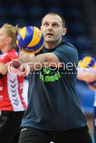  29.04.2016 RZESZOW<br />SIATKOWKA ORLEN LIGA 2015/2016 WOMEN VOLLEYBALL POLAND POLISH ORLENLIGA LEAGUE SEASON 2015/2016<br />MECZ DEVELOPRES SKYRES RZESZOW - KSZO OSTROWIEC <br />N/Z STANISLAW PIECZONKA - II TRENER ( ASSISTANT COACH ) SYLWETKA <br /> 