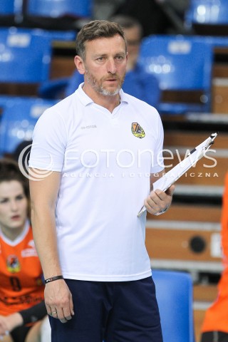  29.04.2016 RZESZOW<br />SIATKOWKA ORLEN LIGA 2015/2016 WOMEN VOLLEYBALL POLAND POLISH ORLENLIGA LEAGUE SEASON 2015/2016<br />MECZ DEVELOPRES SKYRES RZESZOW - KSZO OSTROWIEC <br />N/Z DARIUSZ PARKITNY - I TRENER ( HEAD COACH ) SYLWETKA <br /> 