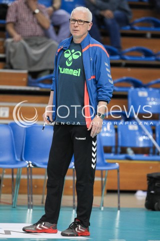  29.04.2016 RZESZOW<br />SIATKOWKA ORLEN LIGA 2015/2016 WOMEN VOLLEYBALL POLAND POLISH ORLENLIGA LEAGUE SEASON 2015/2016<br />MECZ DEVELOPRES SKYRES RZESZOW - KSZO OSTROWIEC <br />N/Z JACEK SKROK - I TRENER ( HEAD COACH ) SYLWETKA <br /> 