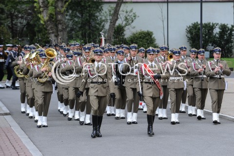  02.05.2016 WARSZAWA<br />DZIEN FLAGI Z UDZIALEM PREMIER BEATY SZYDLO I DZIECI Z PLACOWKI OPIEKUNCZO-WYCHOWAWCZEJ <br />N/Z ZOLNIERZE DEFILADA ORKIESTRA WOJSKOWA<br /> 
