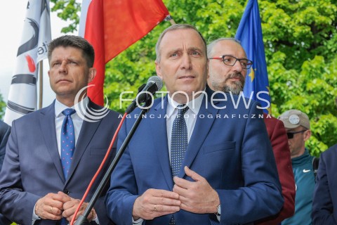  06.05.2016 WARSZAWA <br />KONFERENCJA LIDEROW PARTII OPOZYCYJNYCH I KOD W WARSZAWIE<br />N/Z MATEUSZ KIJOWSKI GRZEGORZ SCHETYNA RYSZARD PETRU<br /> 