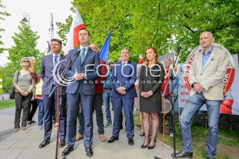Konferencja liderów partii opozycyjnych i KOD w Warszawie