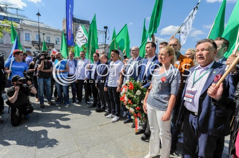  07.05.2016 WARSZAWA <br />MARSZ KOD I OPOZYCJI JESTESMY I BEDZIEMY W EUROPIE<br />N/Z WLADYSLAW KOSINIAK KAMYSZ RYSZARD PETRU<br /> 