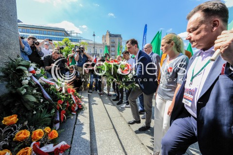  07.05.2016 WARSZAWA <br />MARSZ KOD I OPOZYCJI JESTESMY I BEDZIEMY W EUROPIE<br />N/Z WLADYSLAW KOSINIAK KAMYSZ BARBARA NOWACKA<br /> 