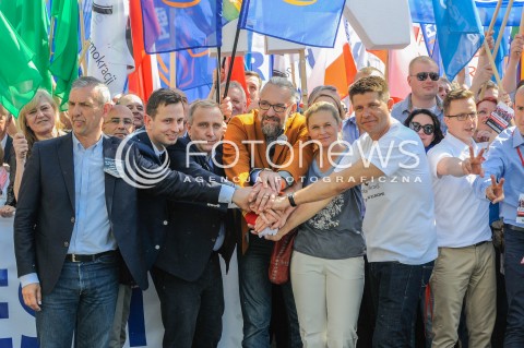  07.05.2016 WARSZAWA <br />MARSZ KOD I OPOZYCJI JESTESMY I BEDZIEMY W EUROPIE<br />N/Z WLADYSLAW KOSINIAK GRZEGORZ SCHETYNA KAMYSZ MATEUSZ KIJOWSKI BARBARA NOWACKA RYSZARD PETRU<br /> 