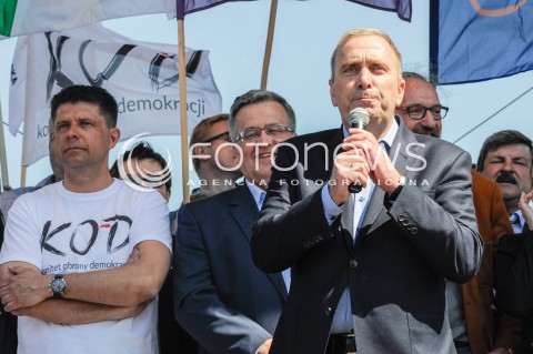  07.05.2016 WARSZAWA <br />MARSZ KOD I OPOZYCJI JESTESMY I BEDZIEMY W EUROPIE<br />N/Z RYSZARD PETRU GRZEGORZ SCHETYNA BRONISLAW KOMOROWSKI<br /> 
