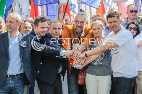  07.05.2016 WARSZAWA <br />MARSZ KOD I OPOZYCJI JESTESMY I BEDZIEMY W EUROPIE<br />N/Z SLAWOMIR BRONIARZ WLADYSLAW KOSINIAK KAMYSZ GRZEGORZ SCHETYNA MATEUSZ KIJOWSKI BARBARA NOWACKA RYSZARD PETRU<br /> 