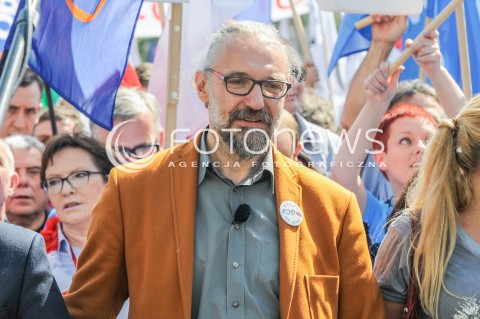  07.05.2016 WARSZAWA <br />MARSZ KOD I OPOZYCJI JESTESMY I BEDZIEMY W EUROPIE<br />N/Z MATEUSZ KIJOWSKI <br /> 