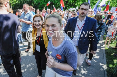  07.05.2016 WARSZAWA <br />MARSZ KOD I OPOZYCJI JESTESMY I BEDZIEMY W EUROPIE<br />N/Z BARBARA NOWACKA PAULINA PIECHNA WIECKIEWICZ<br /> 