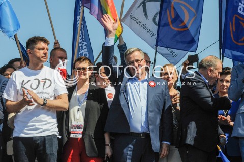  07.05.2016 WARSZAWA <br />MARSZ KOD I OPOZYCJI JESTESMY I BEDZIEMY W EUROPIE<br />N/Z RYSZARD PETRU BRONISLAW KOMOROWSKI <br /> 