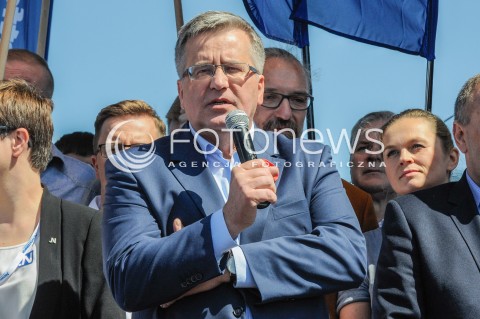  07.05.2016 WARSZAWA <br />MARSZ KOD I OPOZYCJI JESTESMY I BEDZIEMY W EUROPIE<br />N/Z BRONISLAW KOMOROWSKI<br /> 