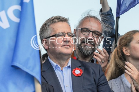  07.05.2016 WARSZAWA <br />MARSZ KOD I OPOZYCJI JESTESMY I BEDZIEMY W EUROPIE<br />N/Z MATEUSZ KIJOWSKI BRONISLAW KOMOROWSKI<br /> 